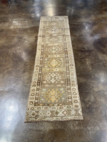 VINTAGE KARS  2'6" x 9'1"